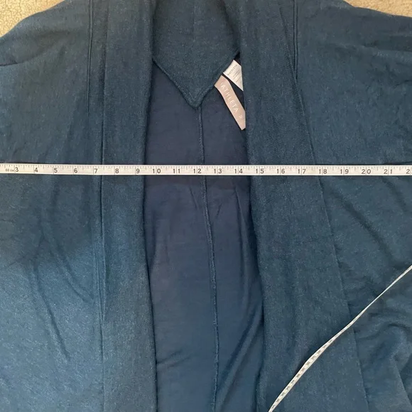 Athleta Nirvana Wear Two Ways Wrap In Dark - Picture 2 of 5